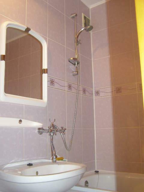 Comfortable Apartments In Centre With 3 Bedrooms Rivne Dış mekan fotoğraf